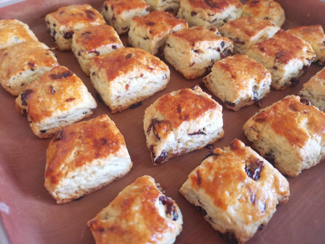 消耗淡奶油的司康