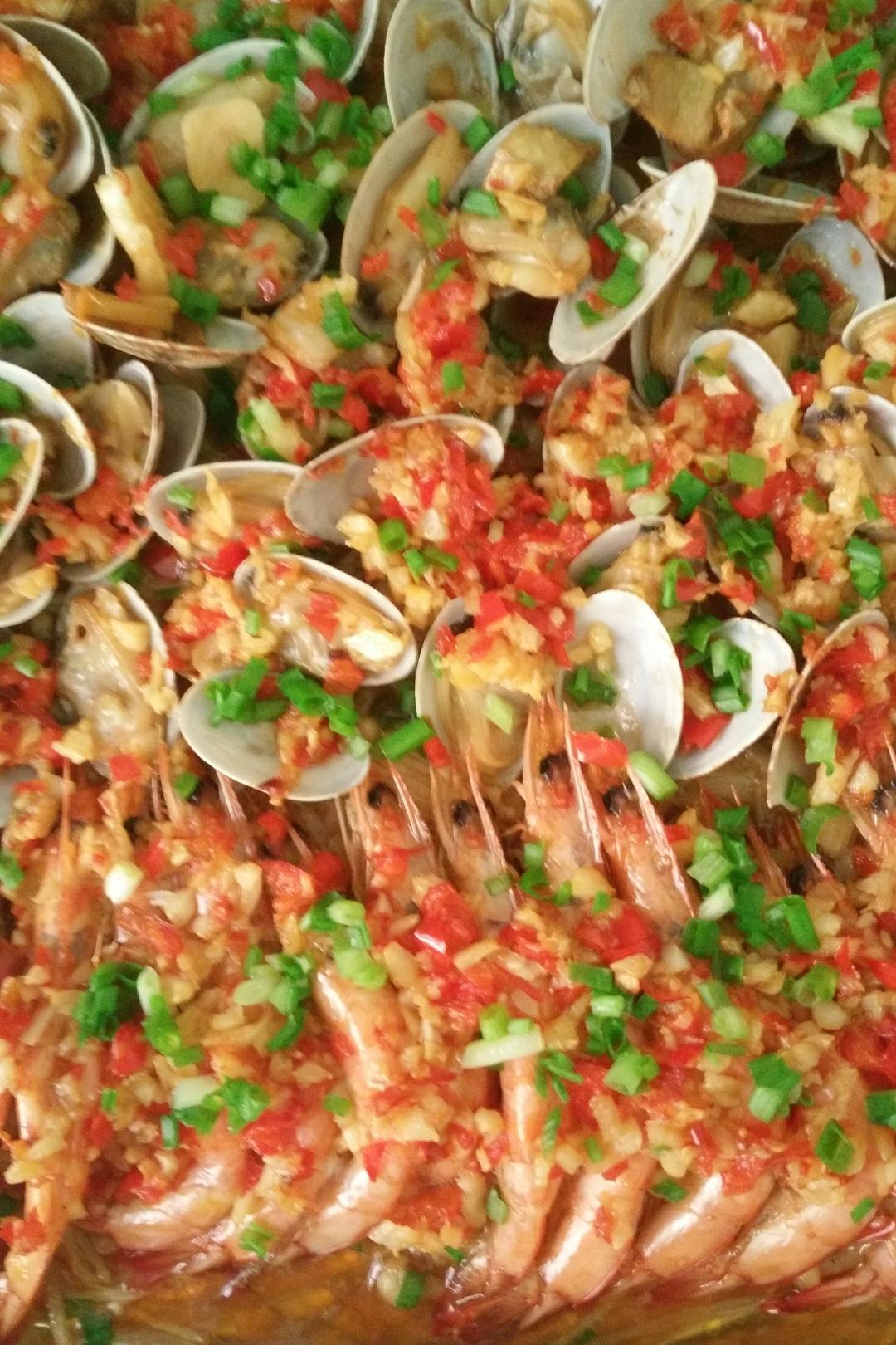 蒜蓉金针菇烤花蛤虾