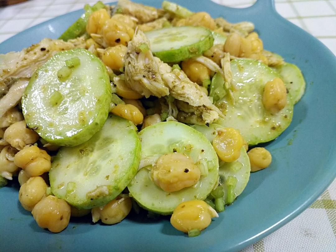 青酱鸡肉鹰嘴豆沙拉Chicken, Chickpea, and Pesto Salad