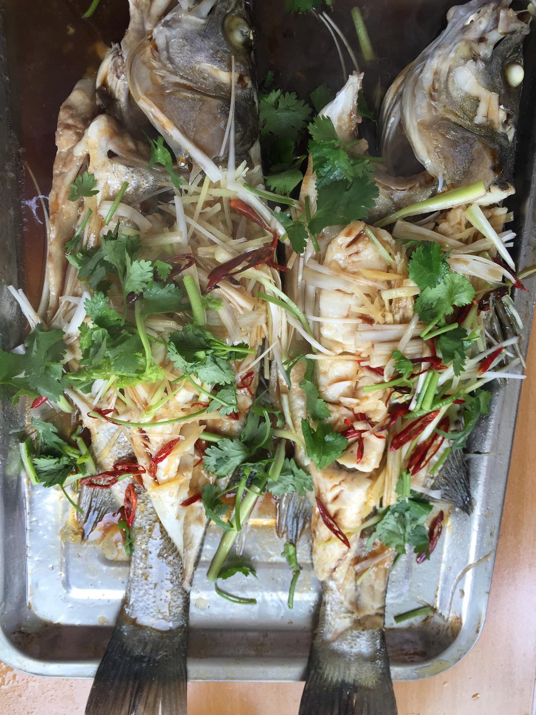 清蒸鲈鱼的做法