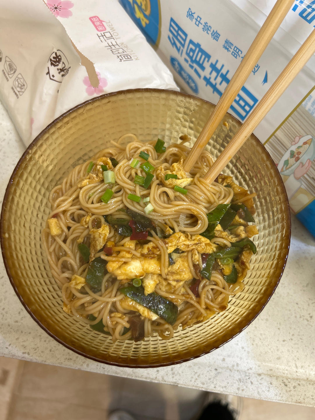 好吃不胖的青椒鸡蛋拌面