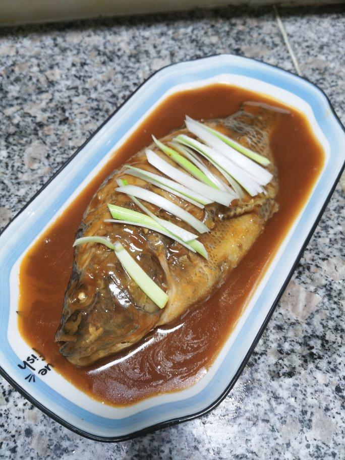 红烧罗非鱼（附鱼皮不破方法）