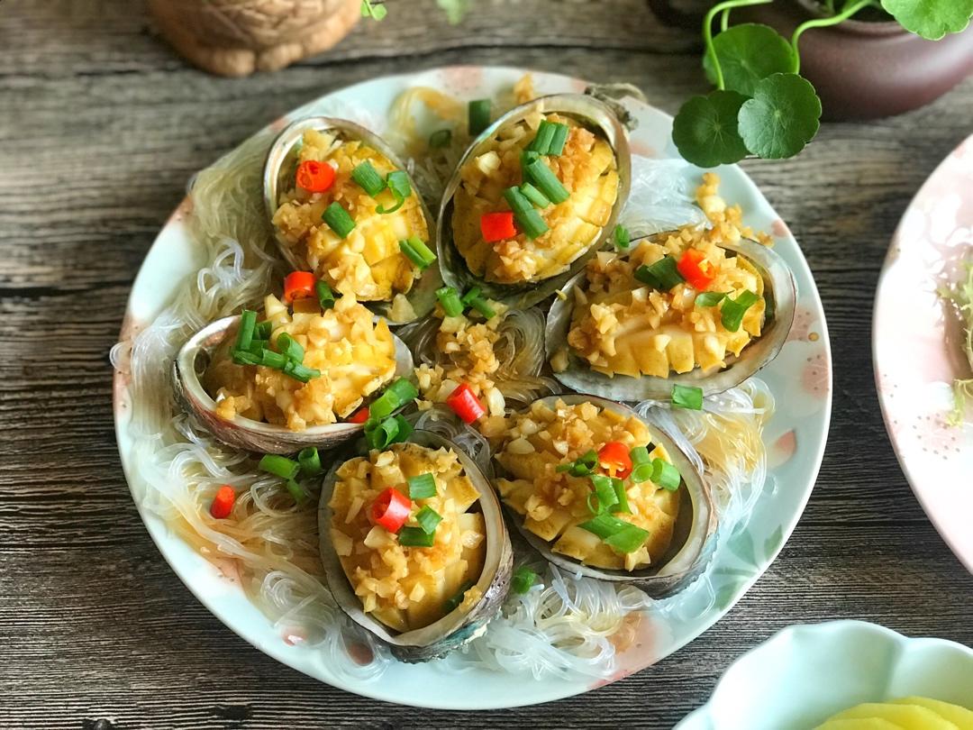 蒜蓉粉丝蒸鲍鱼