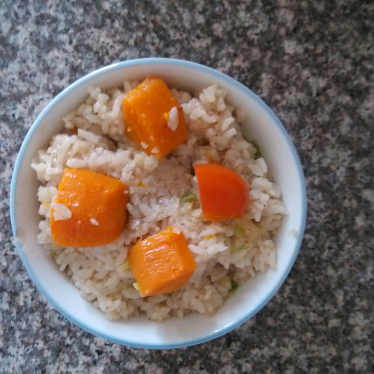 喷香排骨焖饭（爆好吃）