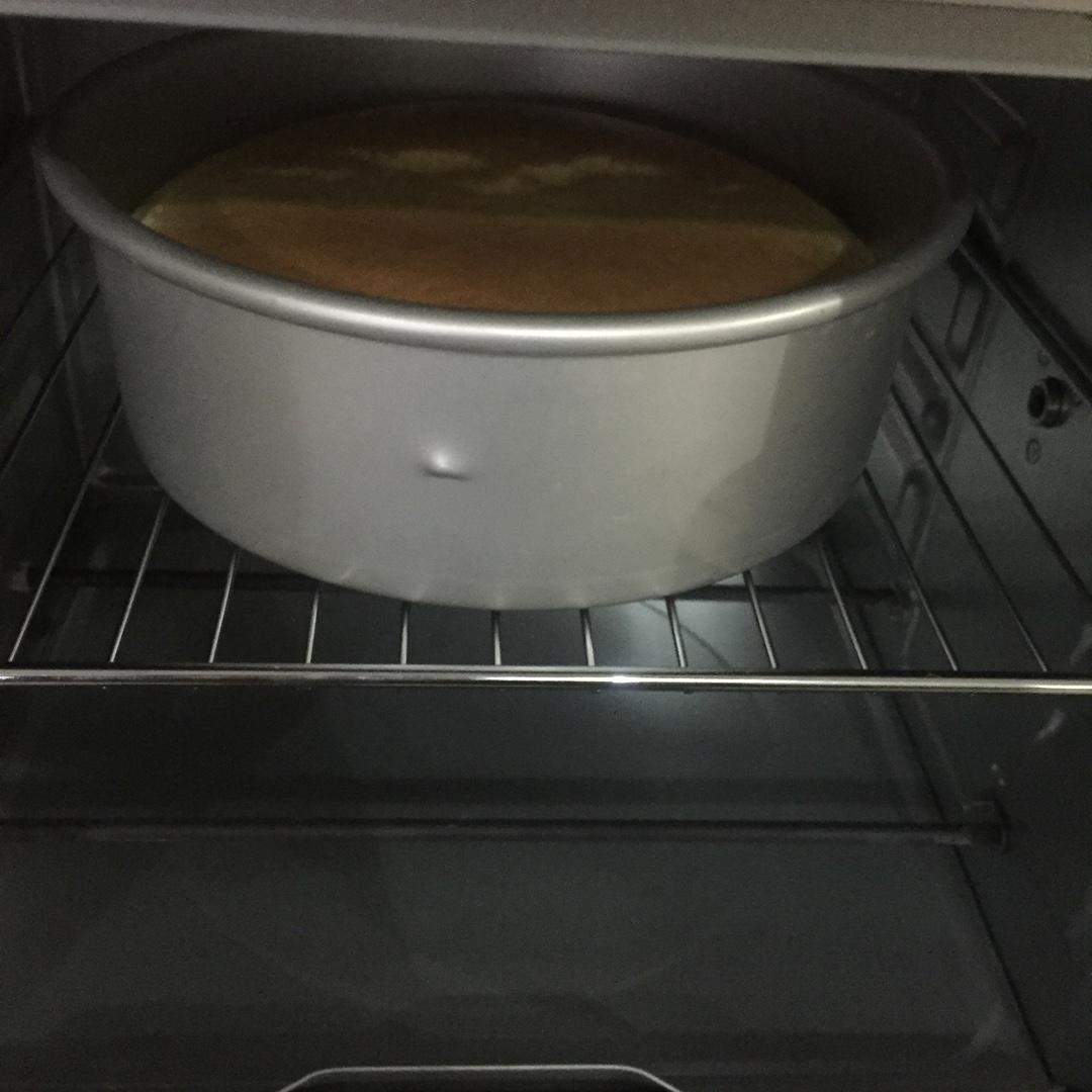 烤箱做蛋糕（戚风蛋糕的做法）