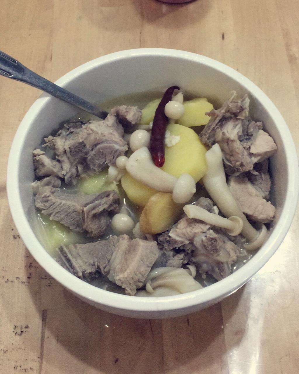 土豆排骨汤