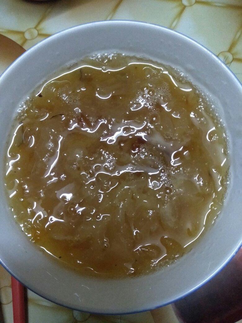 桃胶银耳红枣羹