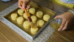 《糯米团子的厨房日记》奶黄流心月饼的做法 步骤36