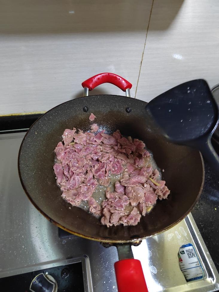 下酒菜尖椒炒牛肉的做法 步骤3