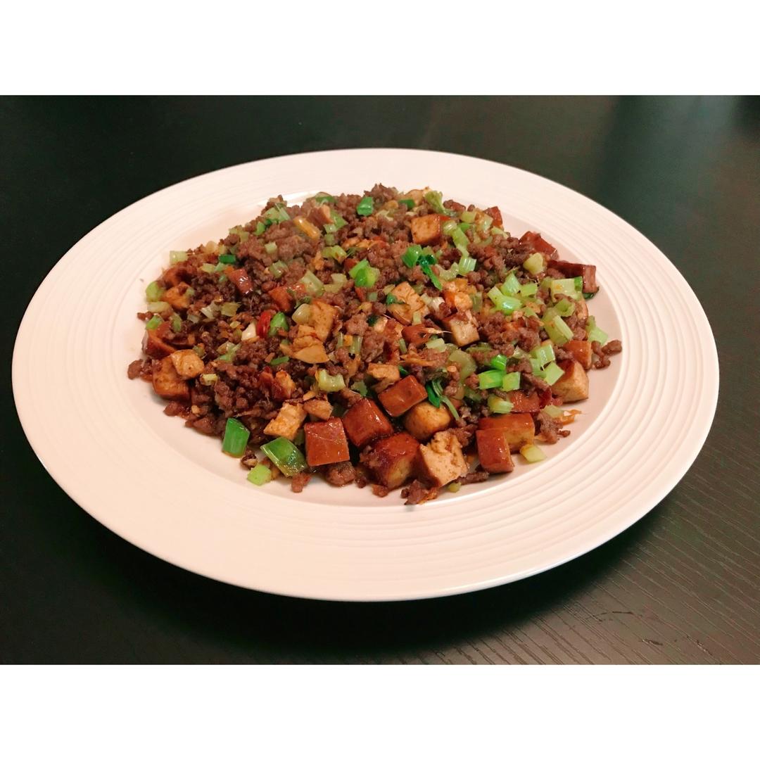 厨师长教你：“芹菜炒肉末”的家常做法，味道很赞，非常下饭