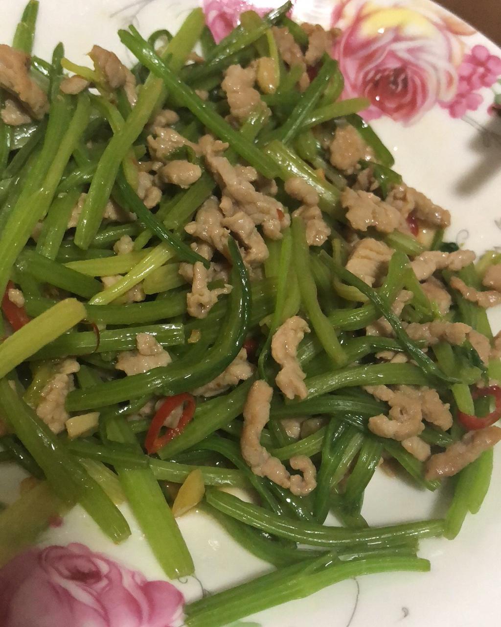 芹菜炒肉
