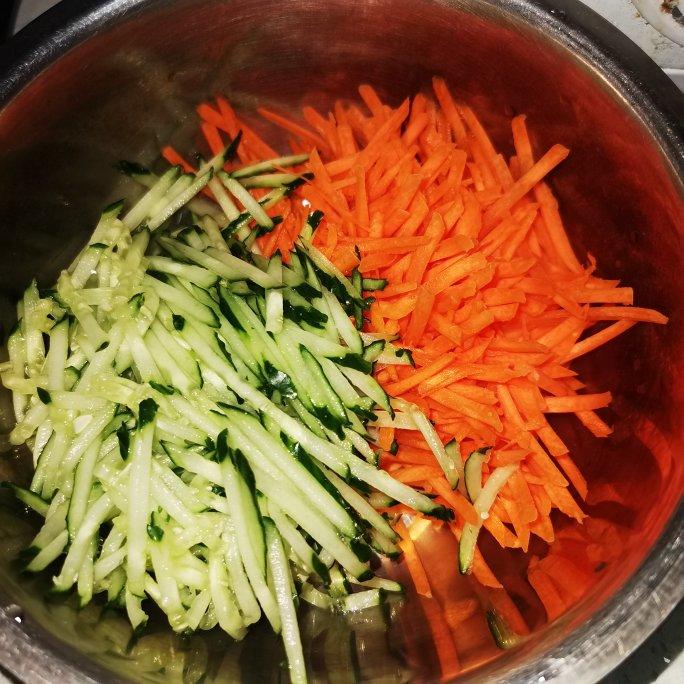 夏日开胃菜 凉拌鸡丝（手撕鸡）