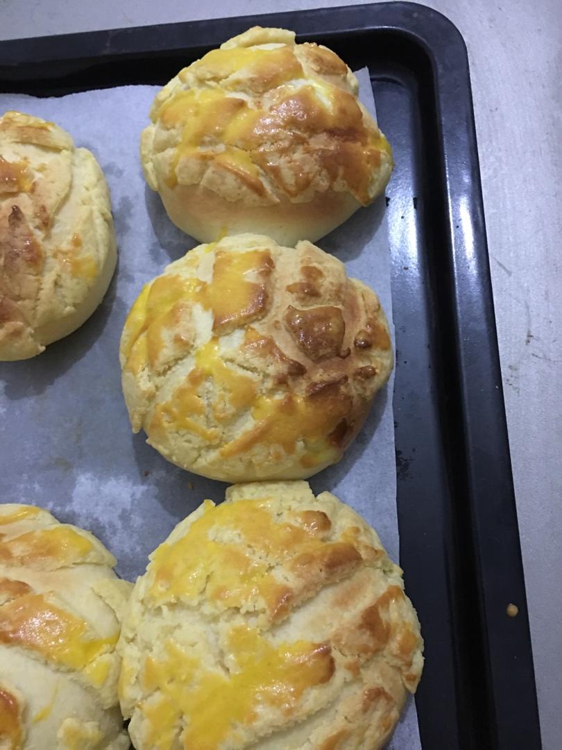 好吃到炸裂的港式菠萝包（附带制作酥皮的小视频）