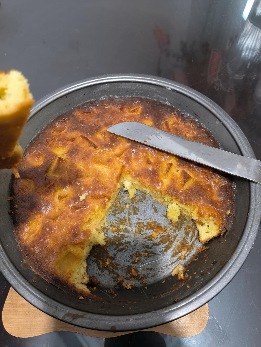 简单到只需所有材料混一起烤一烤的苹果蛋糕！