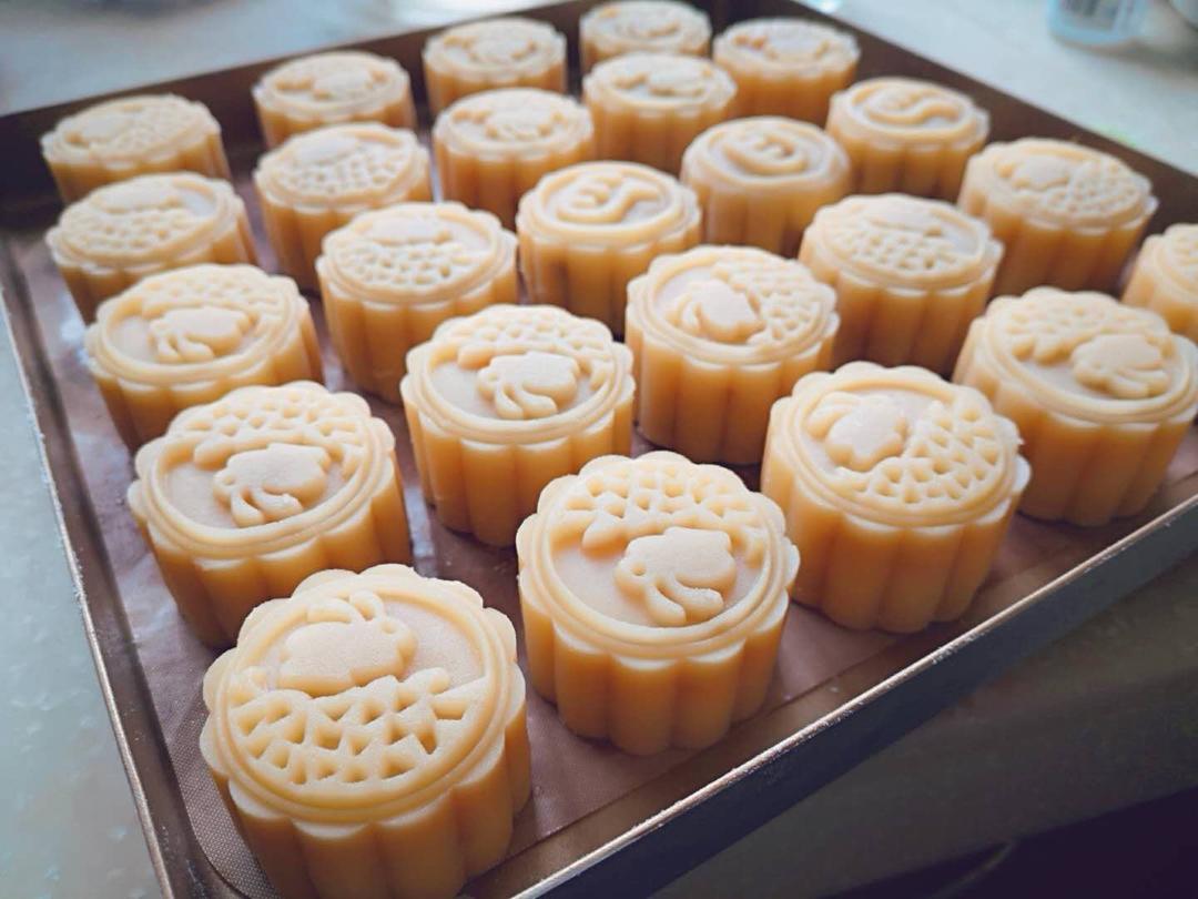 广式月饼——蛋黄莲蓉月饼