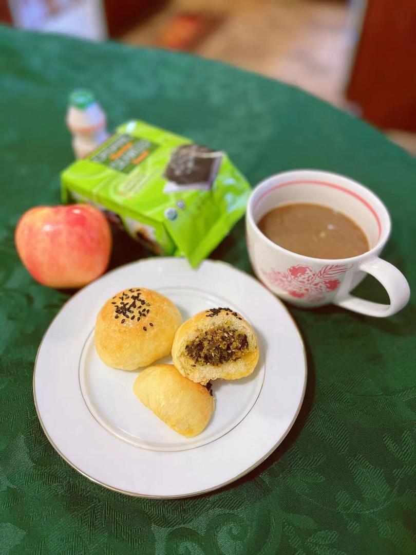 超好吃的咸蛋黄肉松小面包