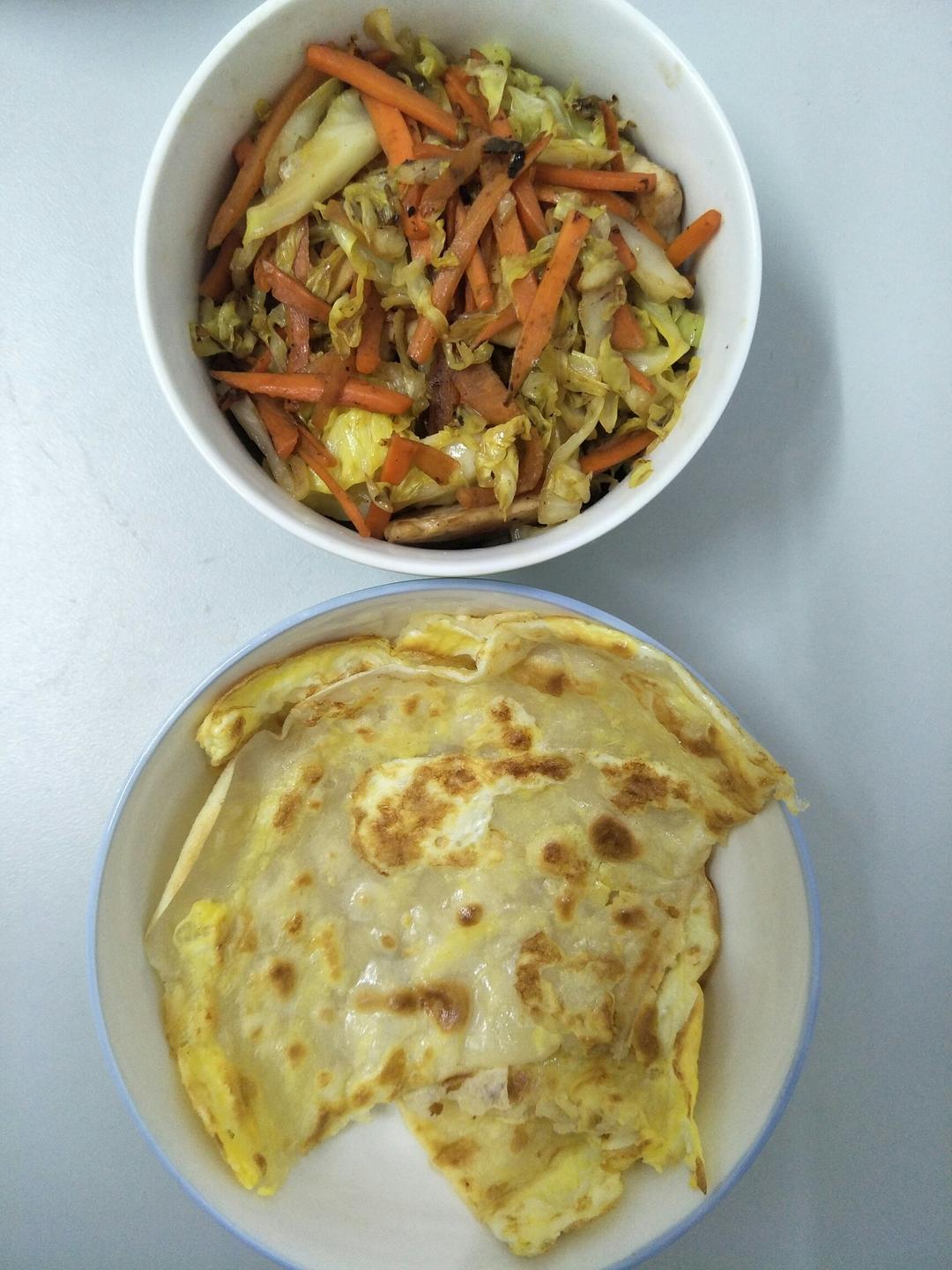 胡萝卜炒卷心菜