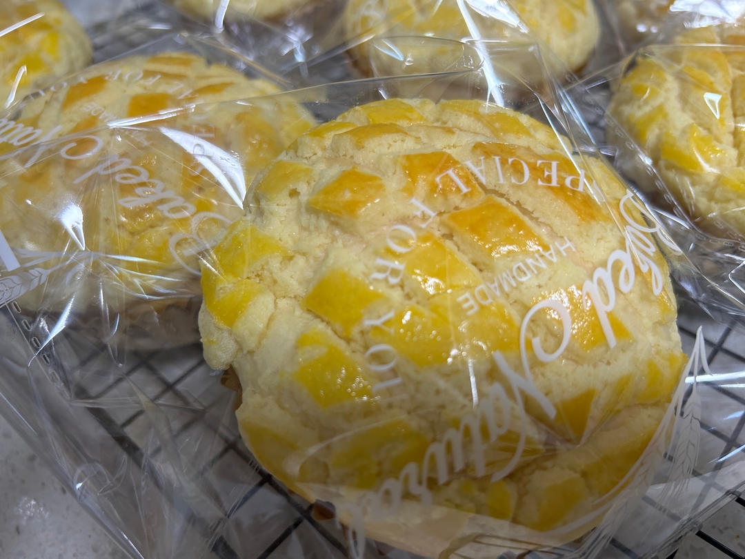 好吃到炸裂的港式菠萝包（附带制作酥皮的小视频）