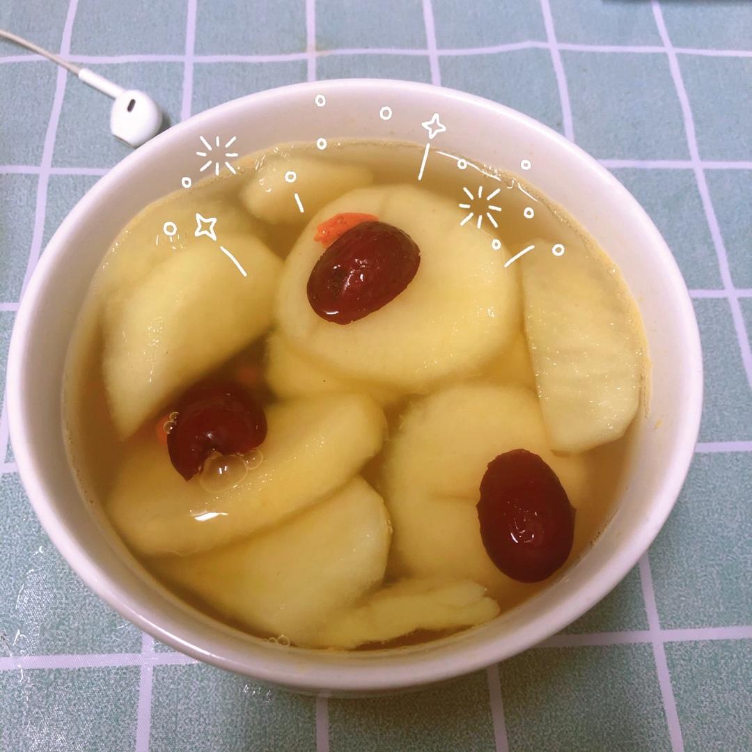 对方是个吃货做的苹果大枣甜汤