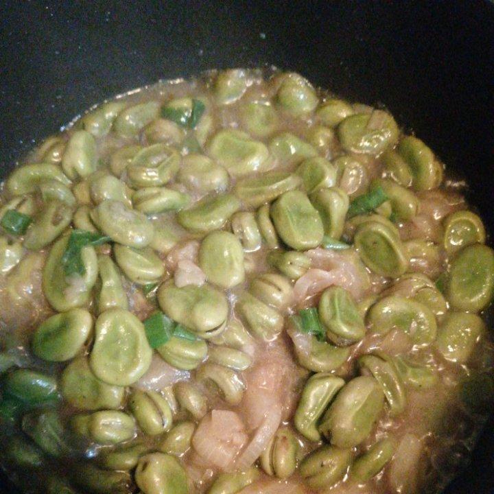洋葱蚕豆煲