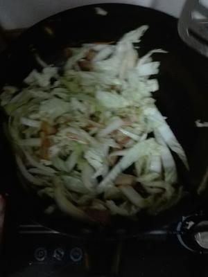 炝锅肉末白菜面的做法 步骤3