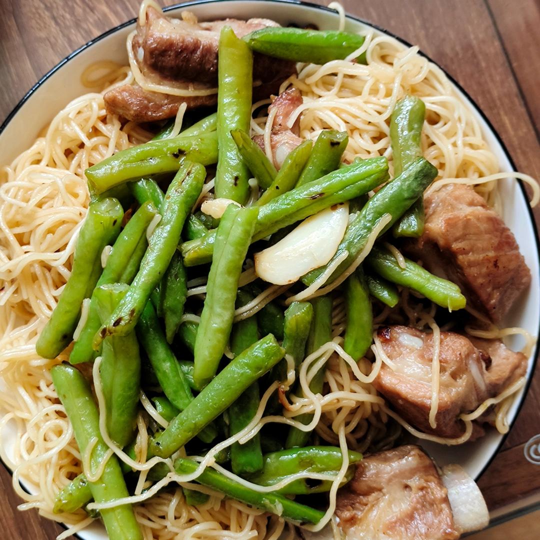 曼食慢语丨排骨豆角焖面