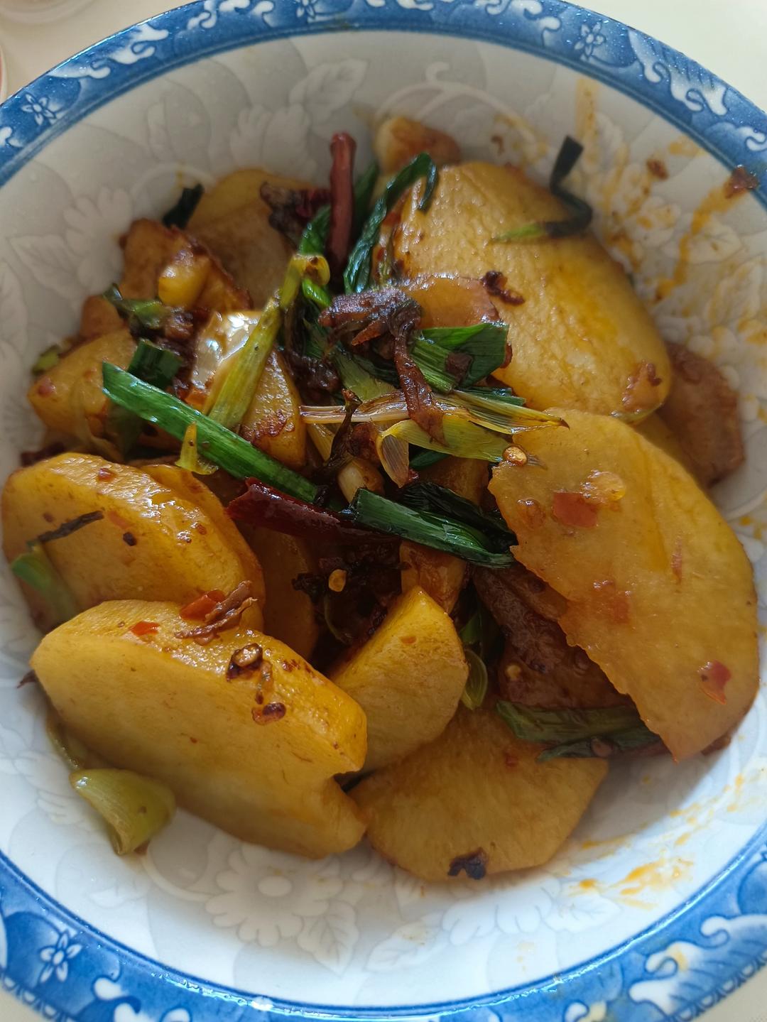 五花肉干煸土豆片