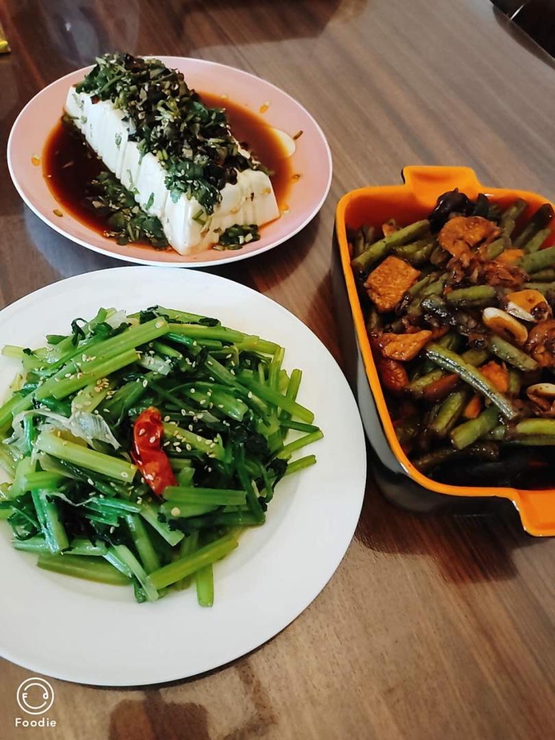 不加肉_炒芹菜，超级下饭！