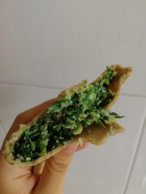 简单减脂韭菜苔盒子的做法 步骤5