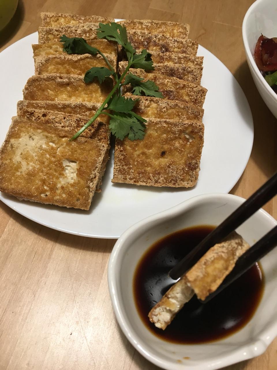 盐煎老豆腐（蘸酱油）