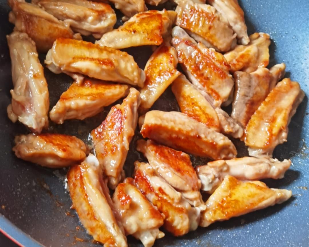 蜜汁香煎鸡翅的做法