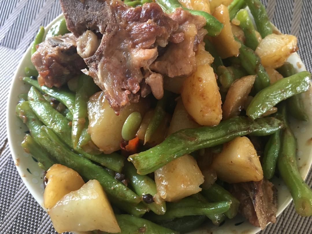 一定要用铁锅做的菜“排骨土豆炖豆角”