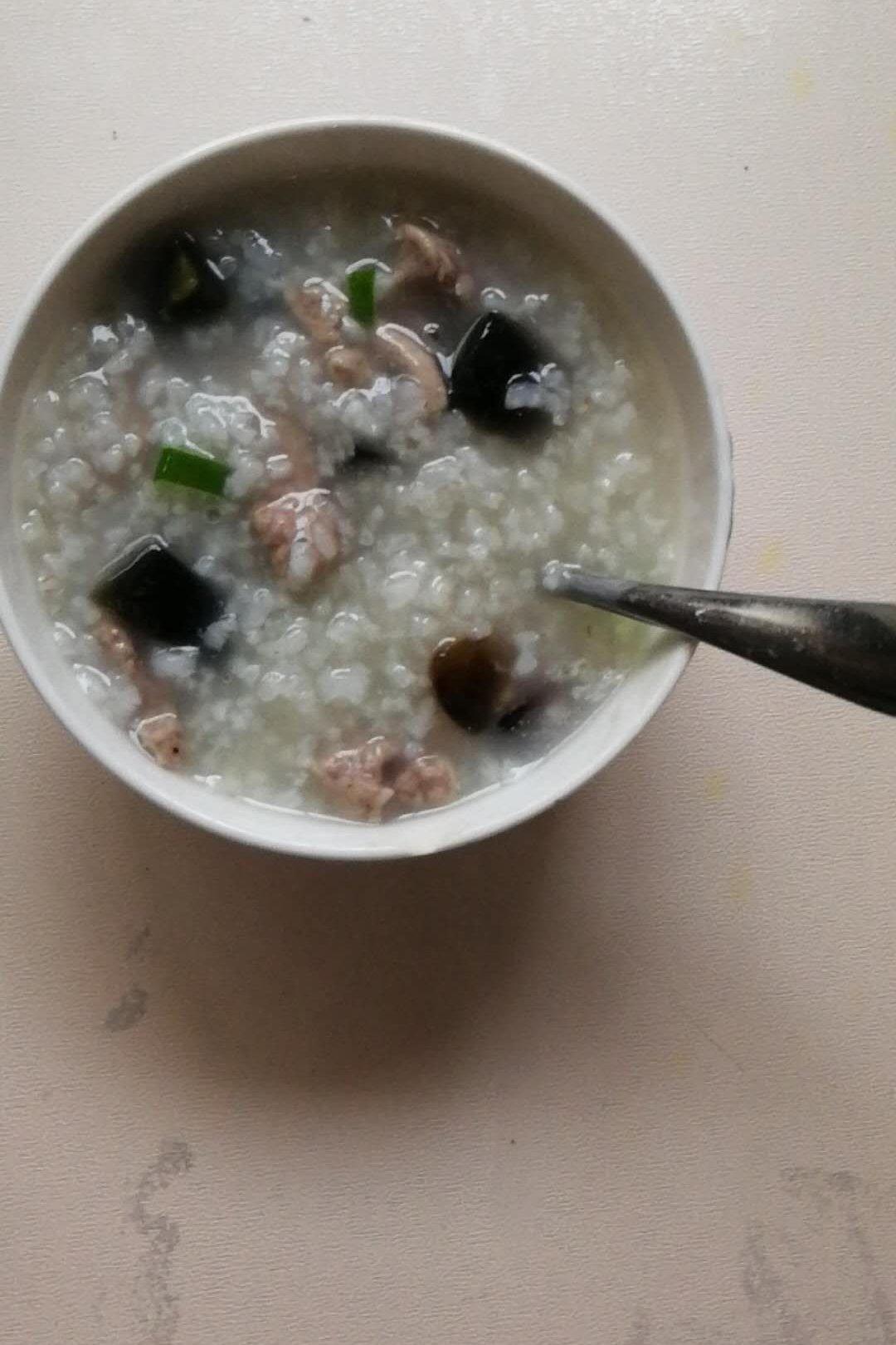 十五分钟快手之香滑皮蛋瘦肉粥(附五分钟电饭煲电压力锅更快捷方法)