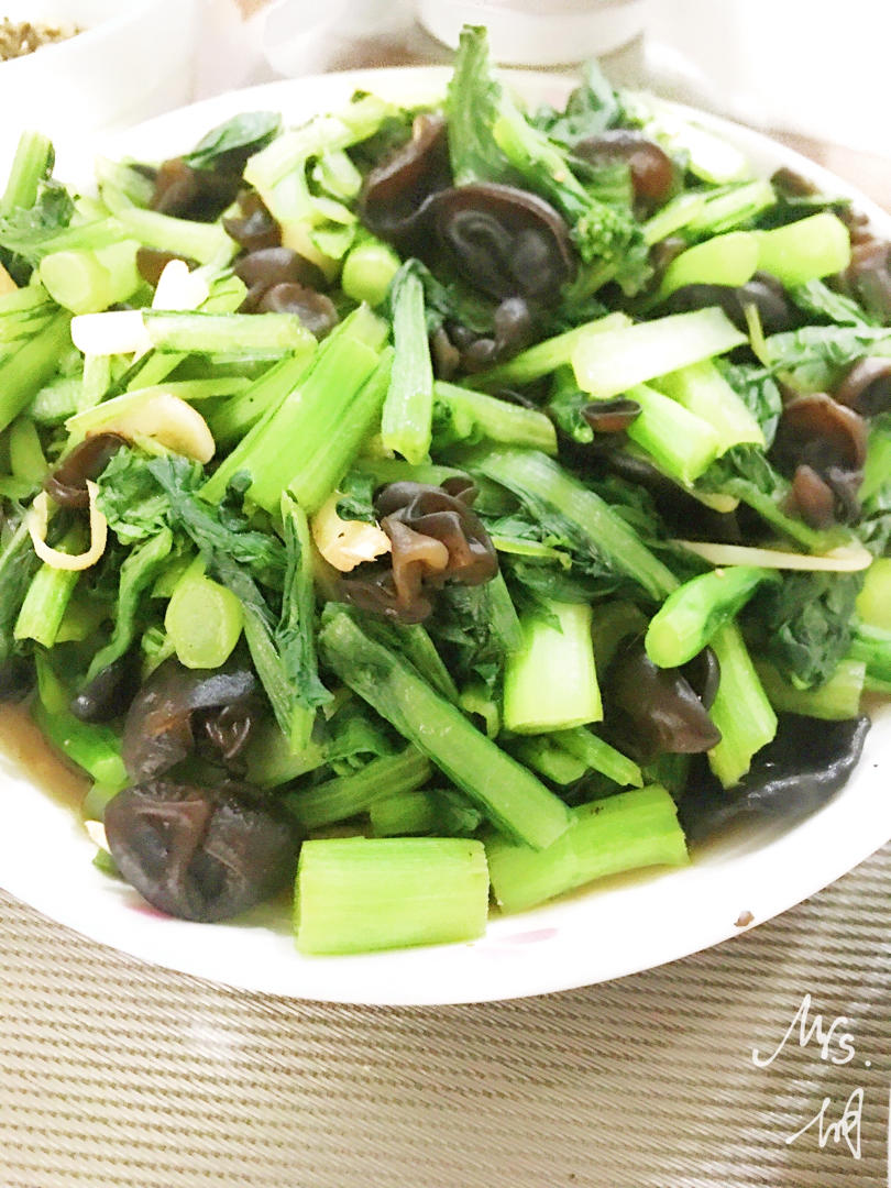 青菜心木耳