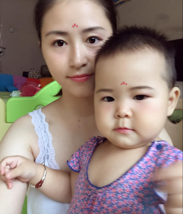 小胡子女人_q1yu