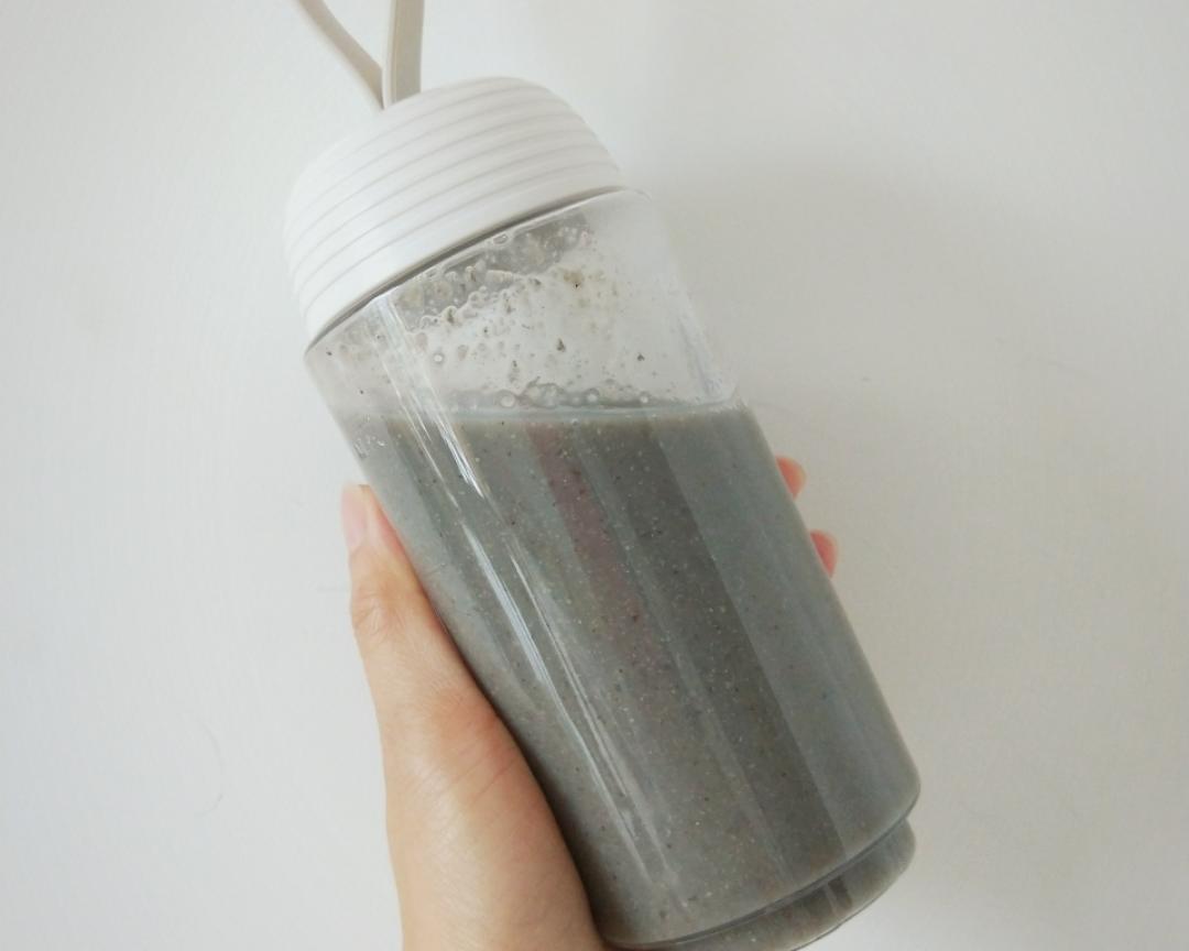 黑芝麻黑米黑豆米糊的做法