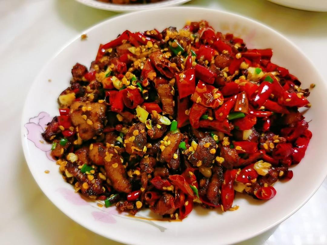 麻辣过瘾巨好吃的辣子鸡丁，三碗米饭不够吃😋