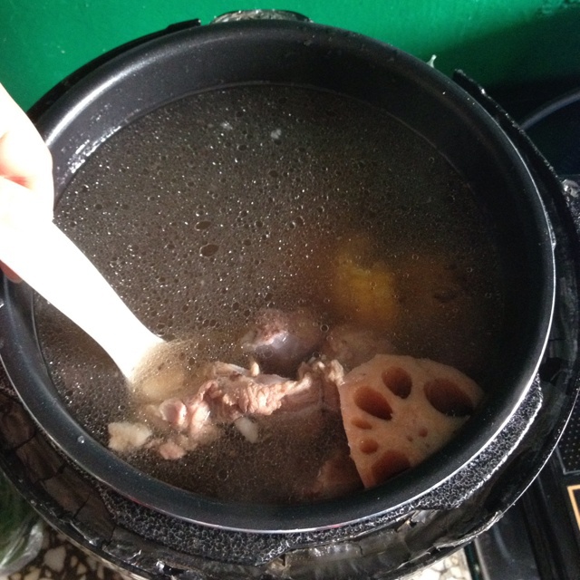 莲藕玉米排骨汤
