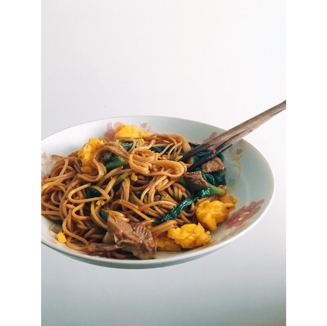 少油条条分明的炒面