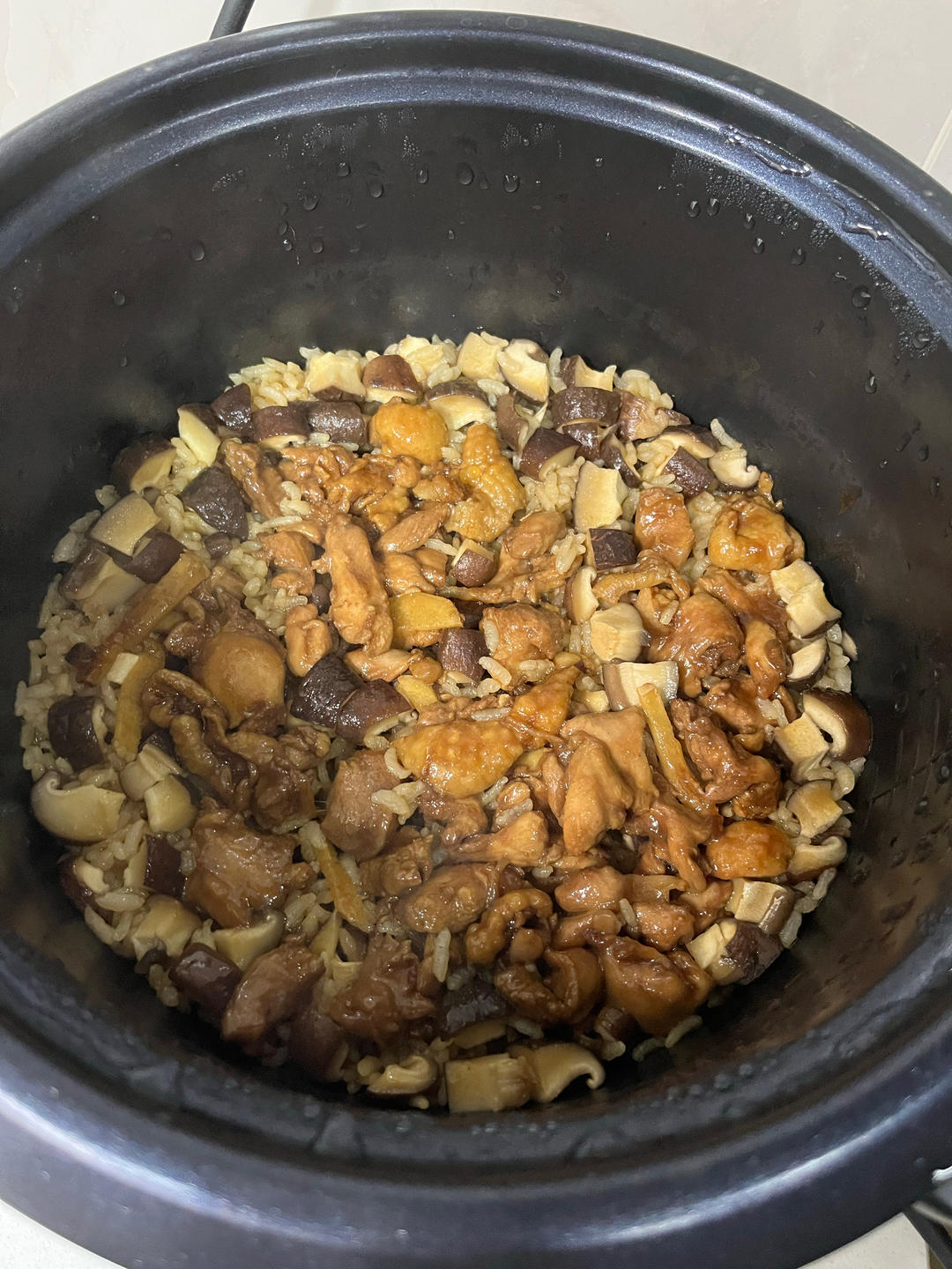 香菇鸡腿闷饭