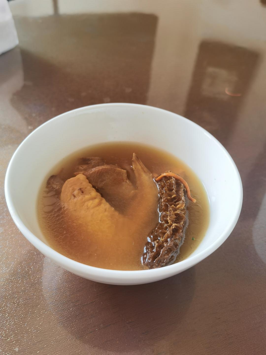 花胶羊肚菌虫草花鸡汤-教你煲广东汤