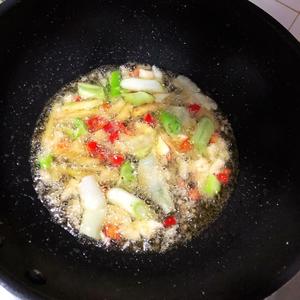 泡椒馋嘴牛蛙—用麻辣满足你的味蕾的做法 步骤6