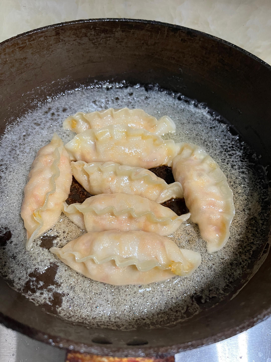 冰箱冷冻水饺做煎饺