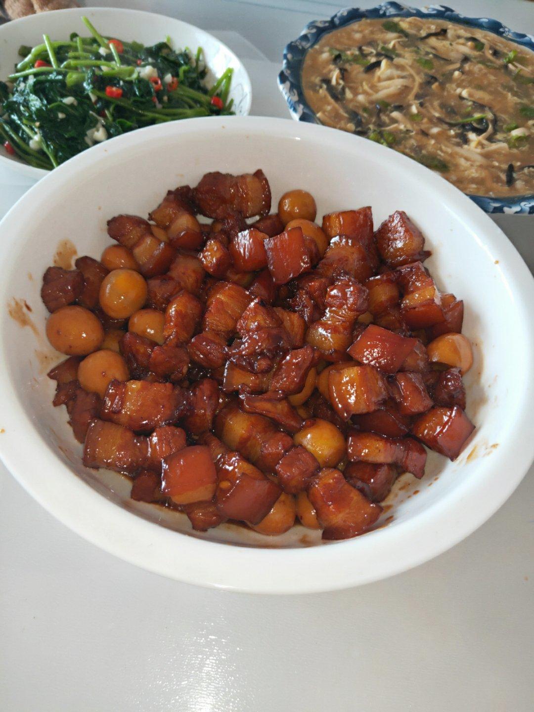 不放油的红烧肉+鹌鹑蛋