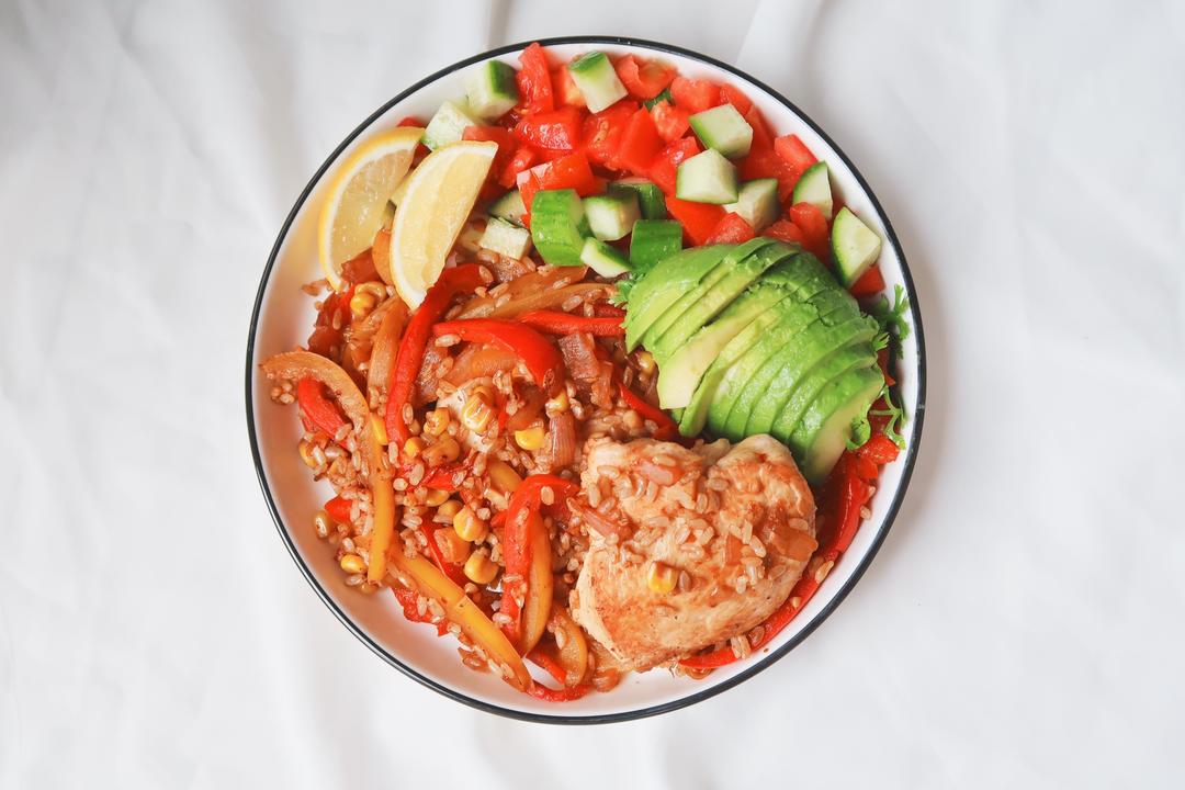 重口减脂健身餐｜墨西哥辣鸡肉牛油果炒饭