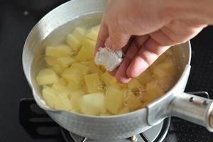 常备菜土豆色拉的做法 步骤3