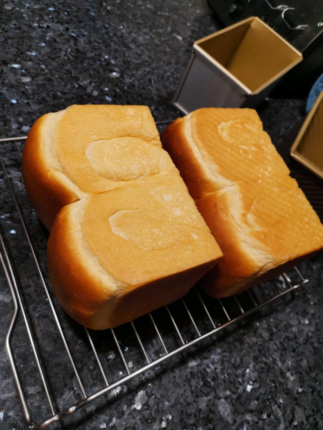 软到不敢捧起的牛奶甜吐司