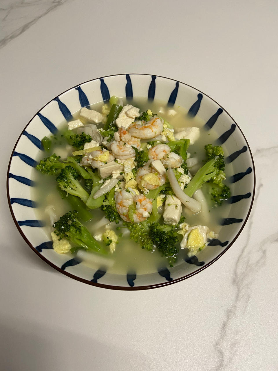 豆腐鲜虾菇菌汤