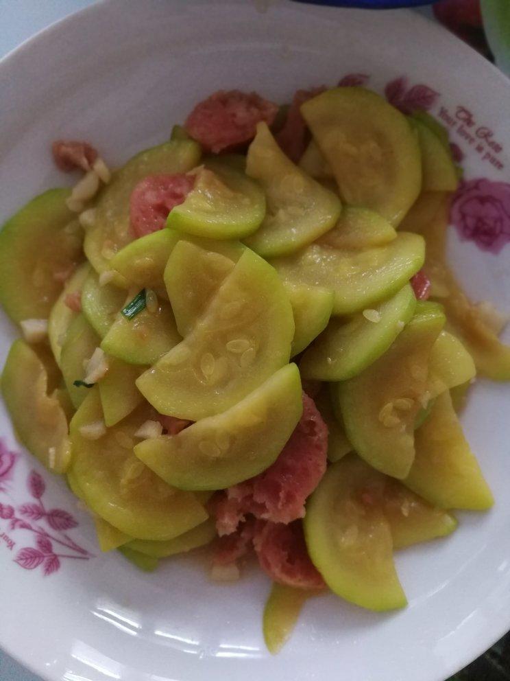 西葫芦炒火腿肠