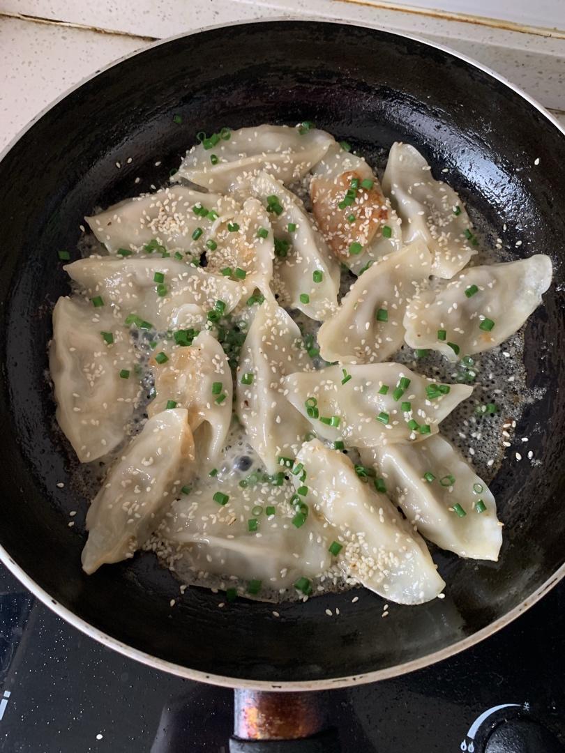家常版快手煎饺(真的10分钟搞定)